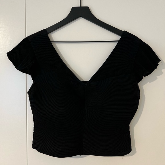 Express Pleated Flutter Sleeve Top - Picture 2 of 8